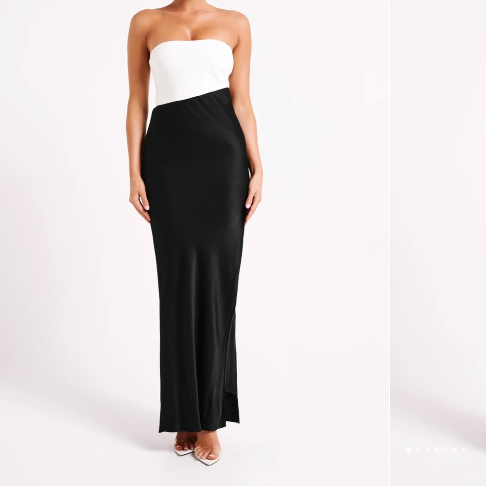 MIRANDA
Contrast Maxi Dress - Black/White